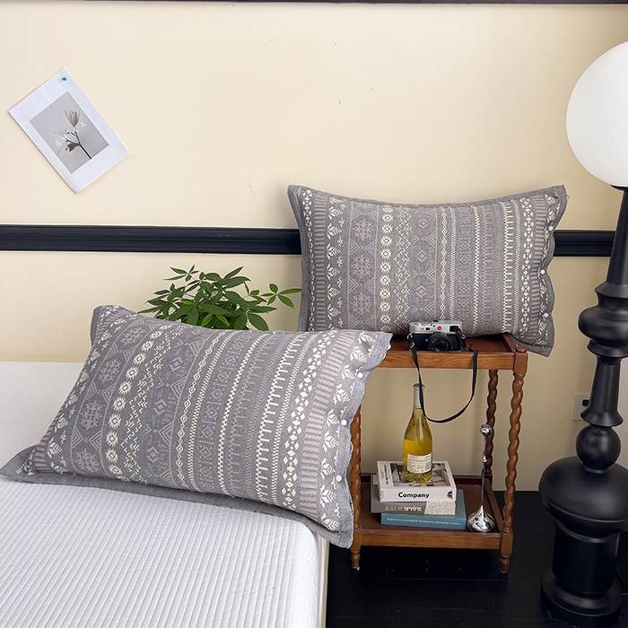 91家纺网 家纺一手货源 找家纺 悦然毛巾被 2025新款四层纱全棉纱布枕套 米亚灰