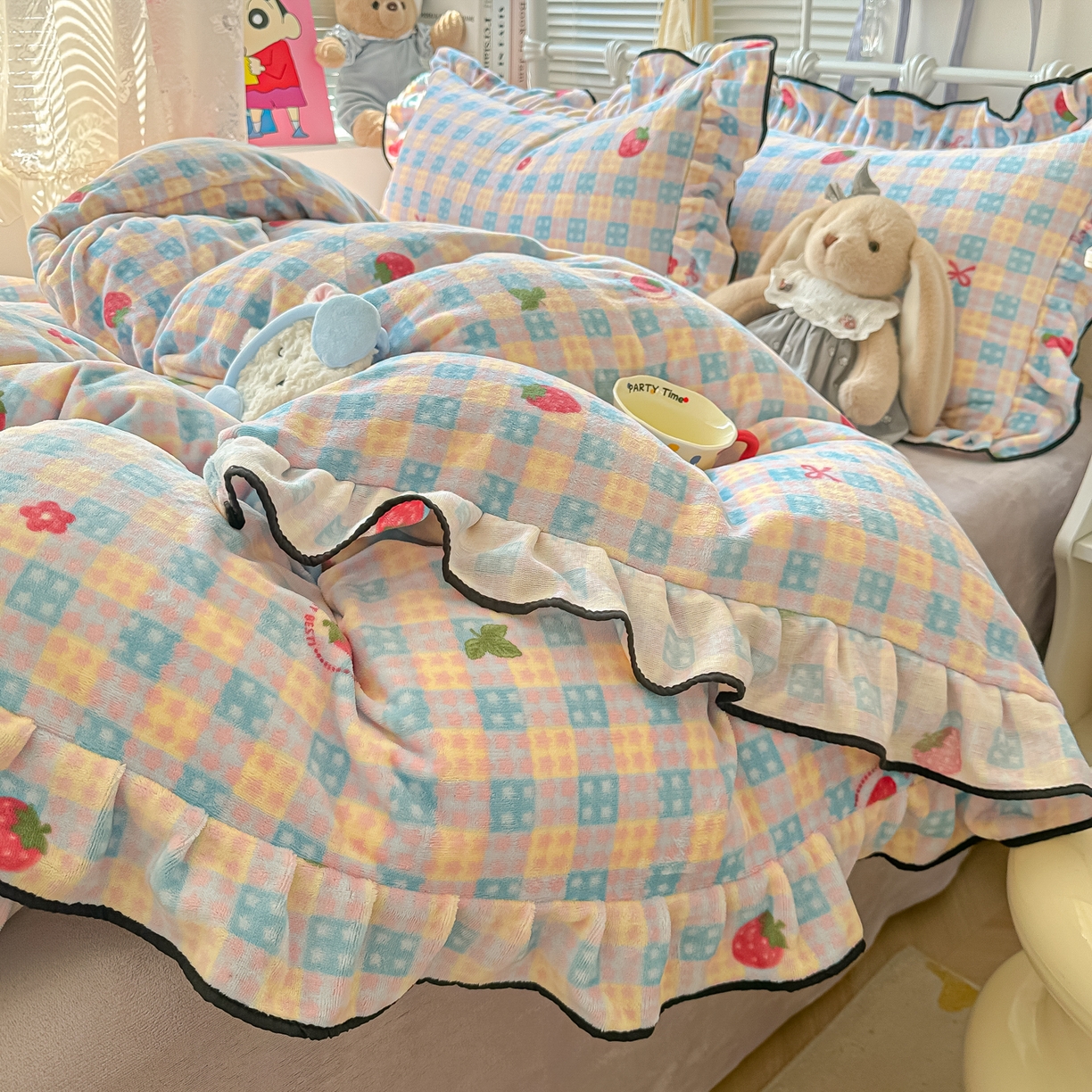 91家纺网 家纺一手货源 找家纺 韩都家居 2025新款亲肤舒适韩版温暖牛奶绒四件套-花边款 奶油草莓