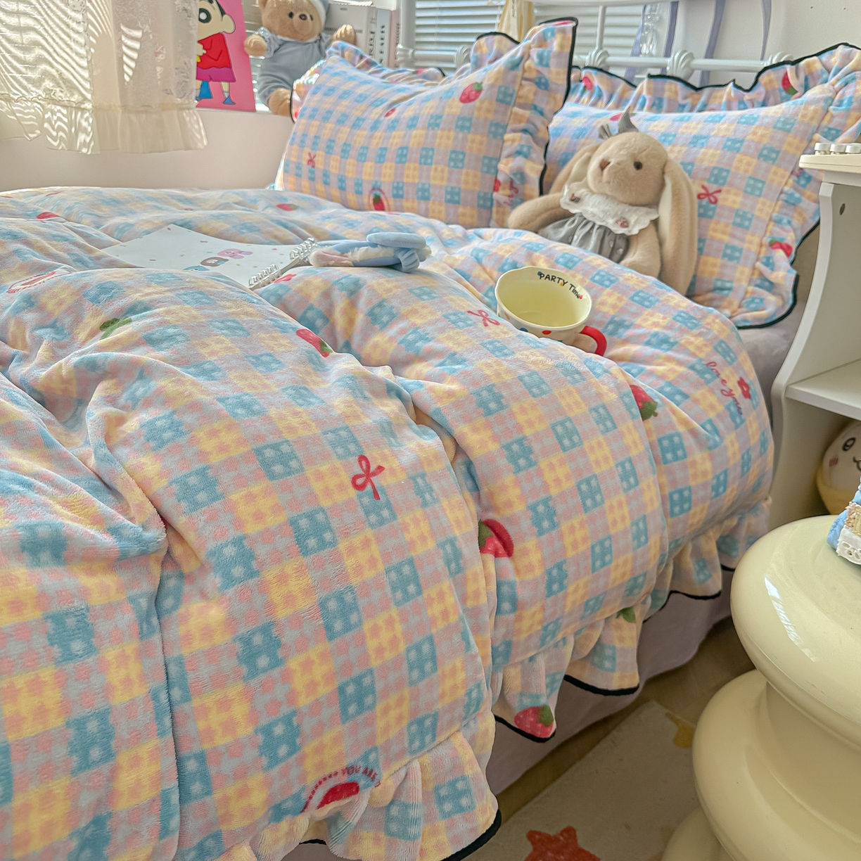 91家纺网 家纺一手货源 找家纺 韩都家居 2025新款亲肤舒适韩版温暖牛奶绒四件套-花边款 奶油草莓