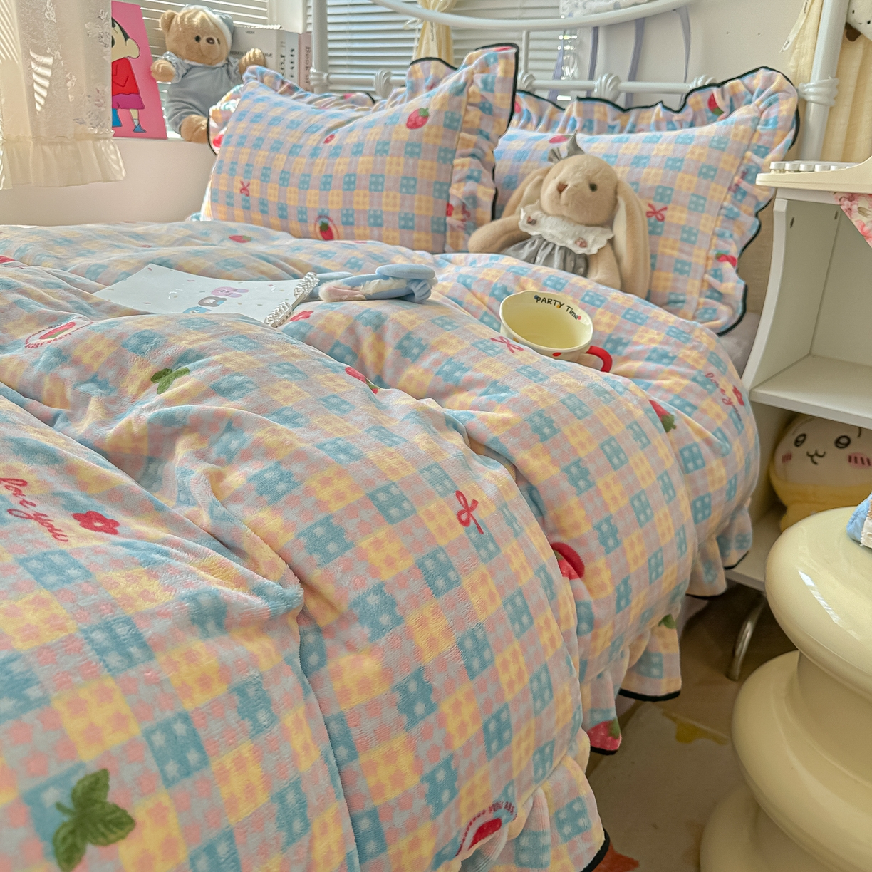 91家纺网 家纺一手货源 找家纺 韩都家居 2025新款亲肤舒适韩版温暖牛奶绒四件套-花边款 奶油草莓