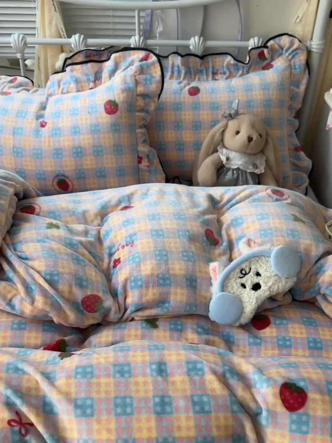 91家纺网 家纺一手货源 找家纺 韩都家居 2025新款亲肤舒适韩版温暖牛奶绒四件套-花边款 奶油草莓