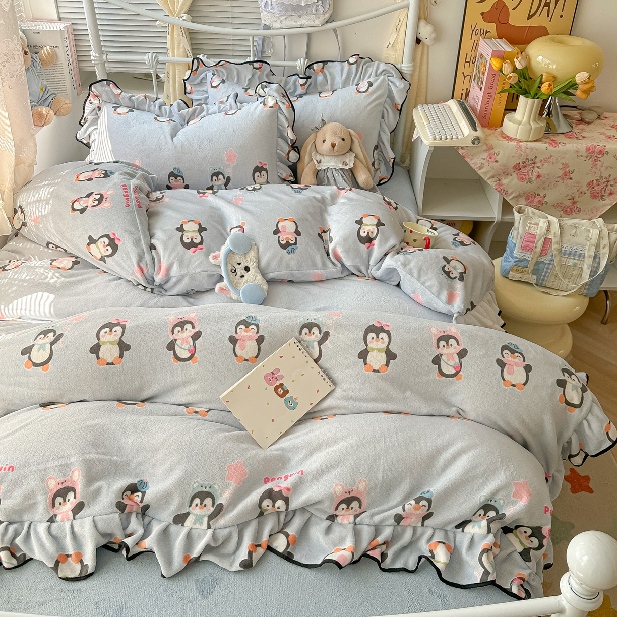 91家纺网 家纺一手货源 找家纺 韩都家居 2025新款亲肤舒适韩版温暖牛奶绒四件套-花边款 小企鹅