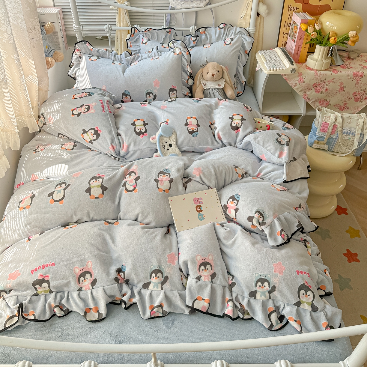 91家纺网 家纺一手货源 找家纺 韩都家居 2025新款亲肤舒适韩版温暖牛奶绒四件套-花边款 小企鹅