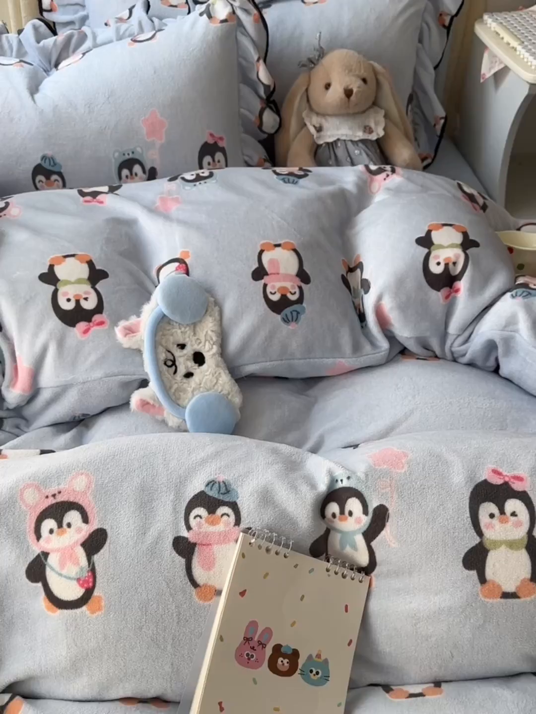 91家纺网 家纺一手货源 找家纺 韩都家居 2025新款亲肤舒适韩版温暖牛奶绒四件套-花边款 小企鹅