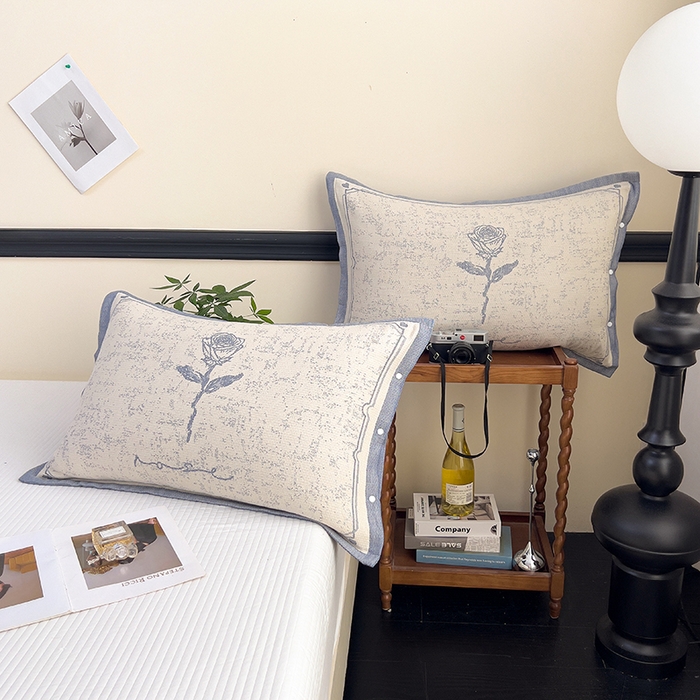 91家纺网 家纺一手货源 找家纺 悦然毛巾被 2025新款四层纱全棉纱布枕套 清新浪漫-蓝