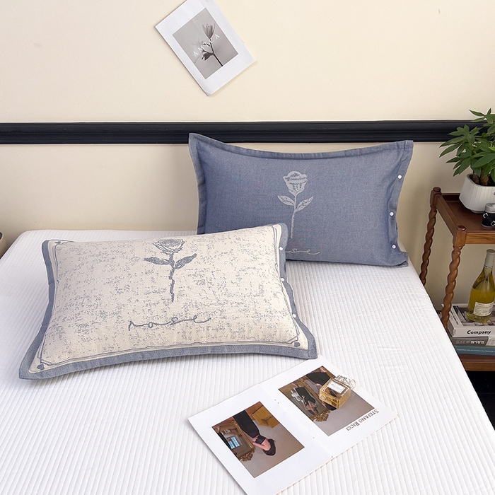 91家纺网 家纺一手货源 找家纺 悦然毛巾被 2025新款四层纱全棉纱布枕套 清新浪漫-蓝