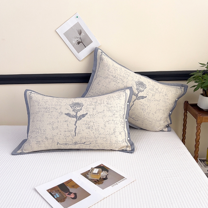 91家纺网 家纺一手货源 找家纺 悦然毛巾被 2025新款四层纱全棉纱布枕套 清新浪漫-蓝