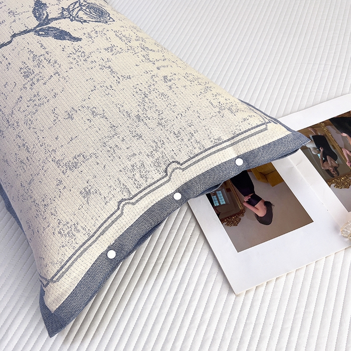 91家纺网 家纺一手货源 找家纺 悦然毛巾被 2025新款四层纱全棉纱布枕套 清新浪漫-蓝