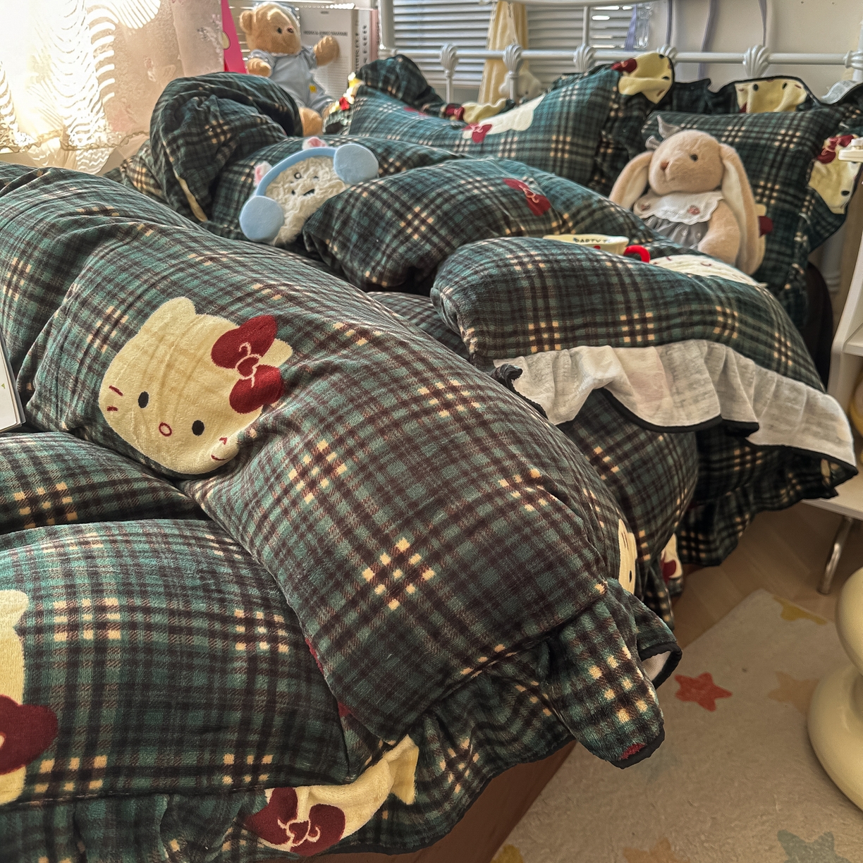 91家纺网 家纺一手货源 找家纺 韩都家居 2025新款亲肤舒适韩版温暖牛奶绒四件套-花边款 猫猫汇