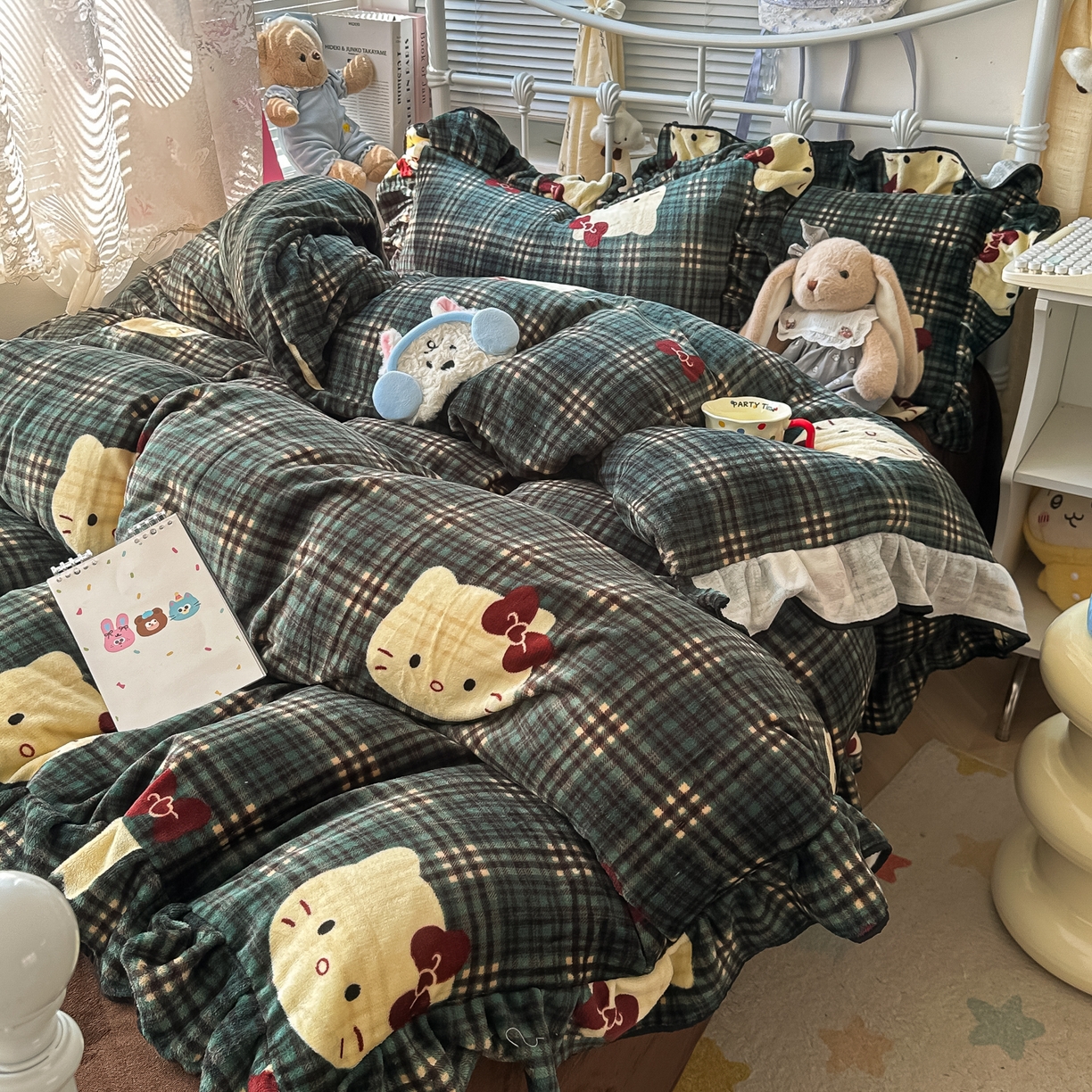 91家纺网 家纺一手货源 找家纺 韩都家居 2025新款亲肤舒适韩版温暖牛奶绒四件套-花边款 猫猫汇