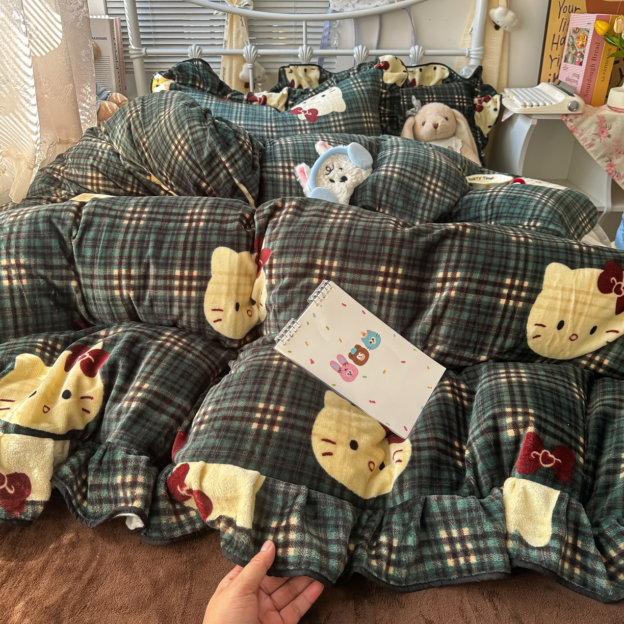 91家纺网 家纺一手货源 找家纺 韩都家居 2025新款亲肤舒适韩版温暖牛奶绒四件套-花边款 猫猫汇