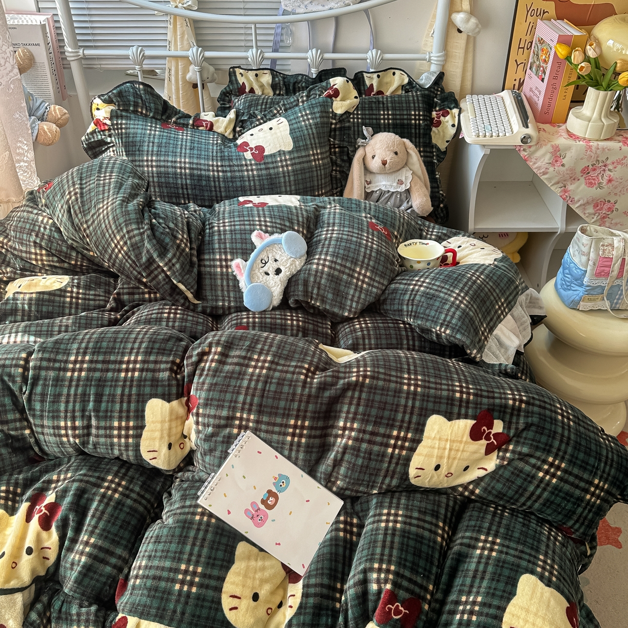 91家纺网 家纺一手货源 找家纺 韩都家居 2025新款亲肤舒适韩版温暖牛奶绒四件套-花边款 猫猫汇