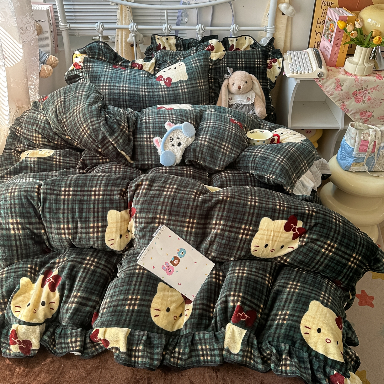 91家纺网 家纺一手货源 找家纺 韩都家居 2025新款亲肤舒适韩版温暖牛奶绒四件套-花边款 猫猫汇