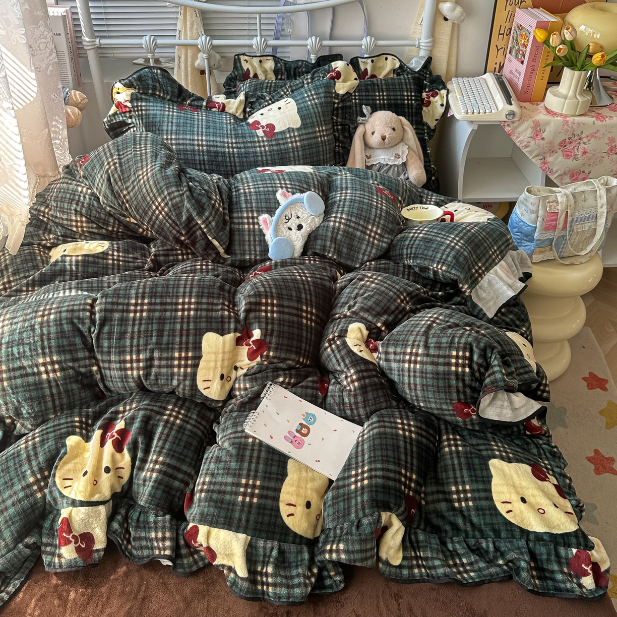 91家纺网 家纺一手货源 找家纺 韩都家居 2025新款亲肤舒适韩版温暖牛奶绒四件套-花边款 猫猫汇