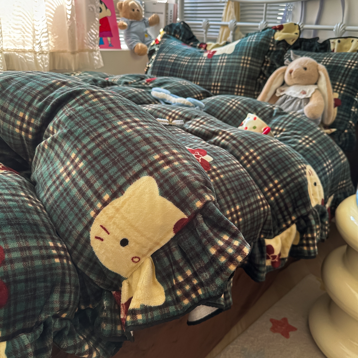 91家纺网 家纺一手货源 找家纺 韩都家居 2025新款亲肤舒适韩版温暖牛奶绒四件套-花边款 猫猫汇