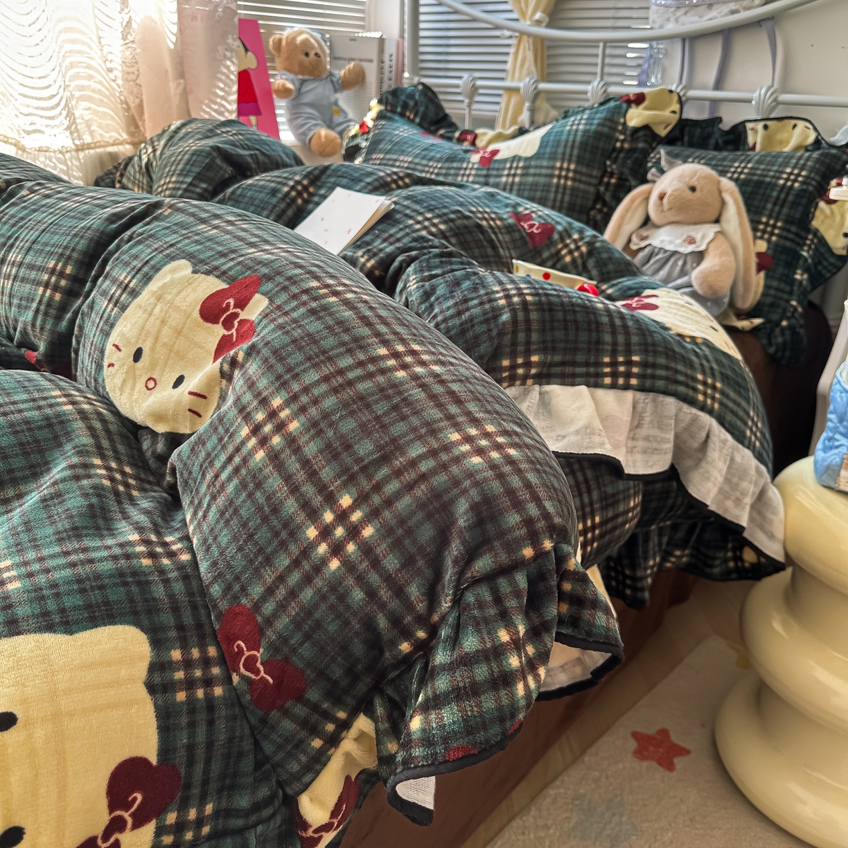 91家纺网 家纺一手货源 找家纺 韩都家居 2025新款亲肤舒适韩版温暖牛奶绒四件套-花边款 猫猫汇