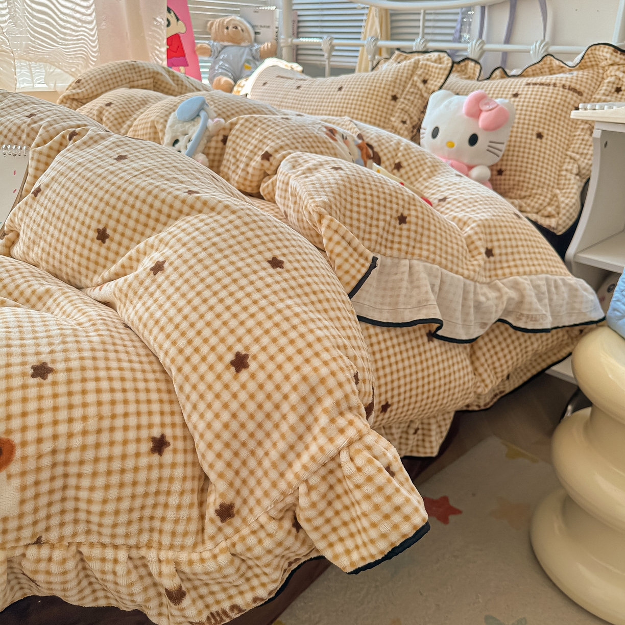 91家纺网 家纺一手货源 找家纺 韩都家居 2025新款亲肤舒适韩版温暖牛奶绒四件套-花边款 星星猫咪