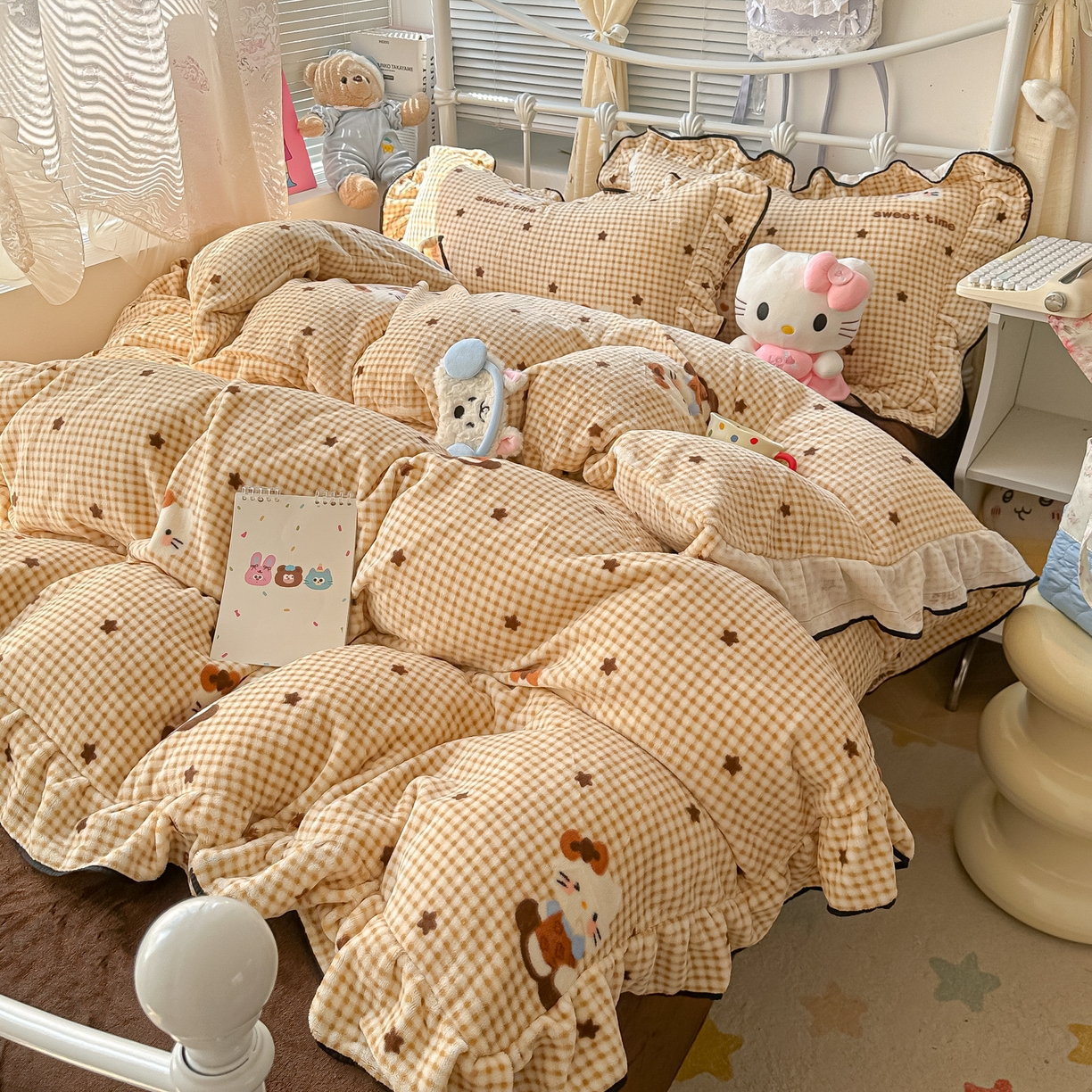 91家纺网 家纺一手货源 找家纺 韩都家居 2025新款亲肤舒适韩版温暖牛奶绒四件套-花边款 星星猫咪