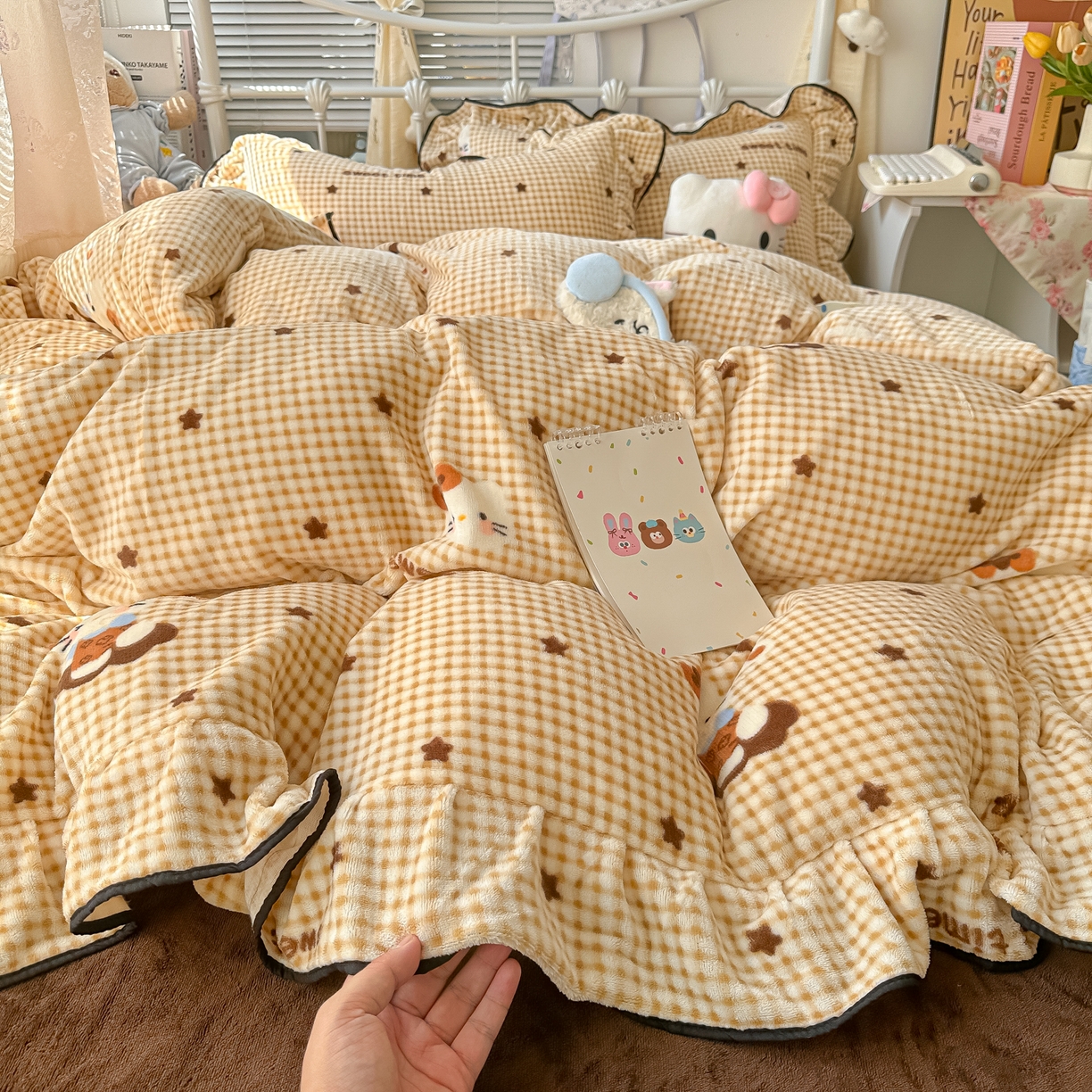 91家纺网 家纺一手货源 找家纺 韩都家居 2025新款亲肤舒适韩版温暖牛奶绒四件套-花边款 星星猫咪