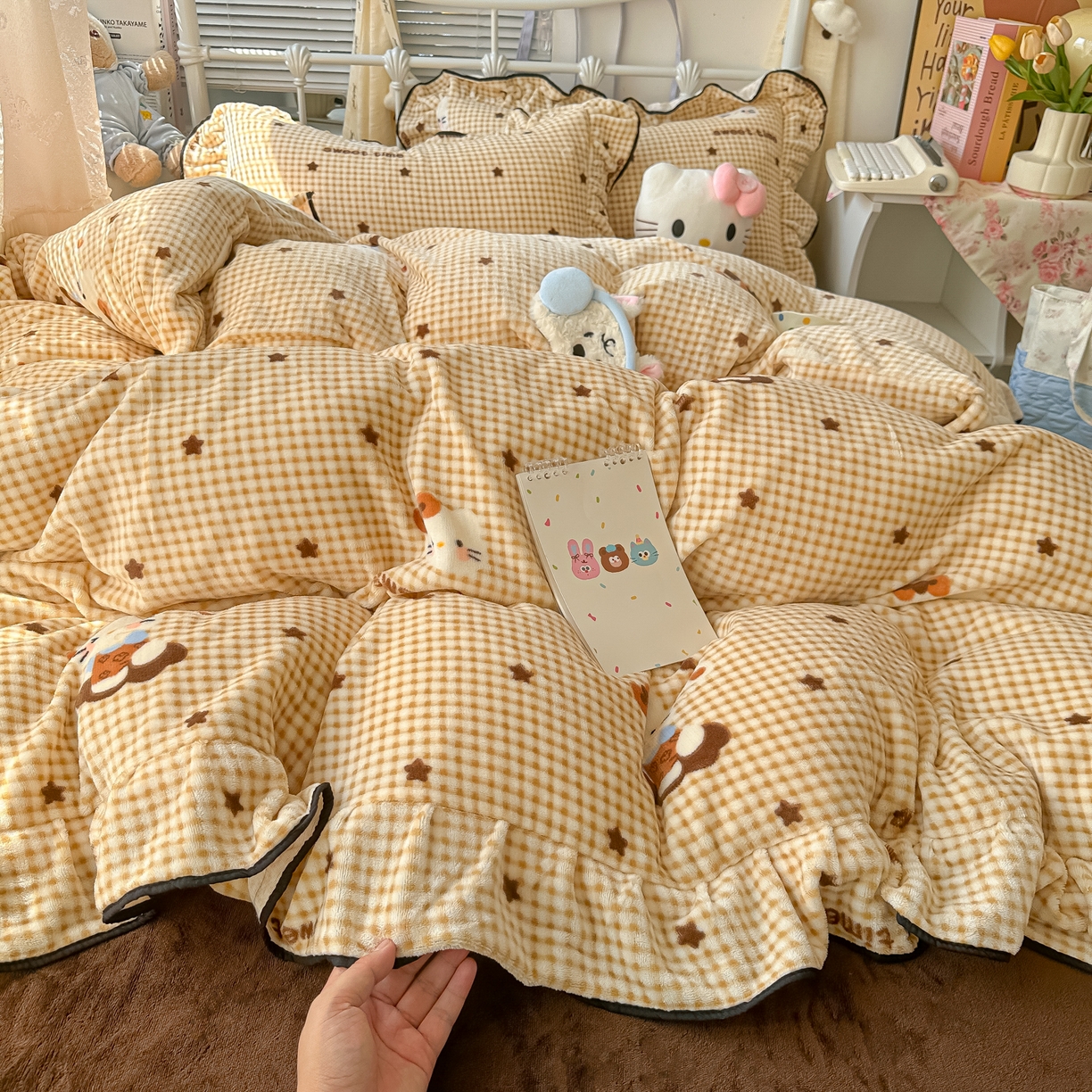 91家纺网 家纺一手货源 找家纺 韩都家居 2025新款亲肤舒适韩版温暖牛奶绒四件套-花边款 星星猫咪