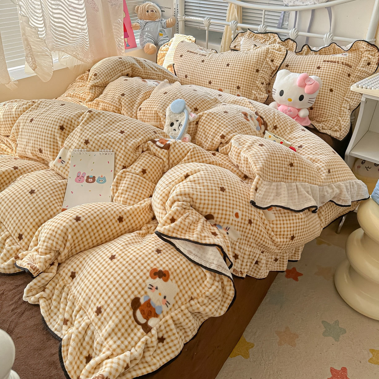 91家纺网 家纺一手货源 找家纺 韩都家居 2025新款亲肤舒适韩版温暖牛奶绒四件套-花边款 星星猫咪