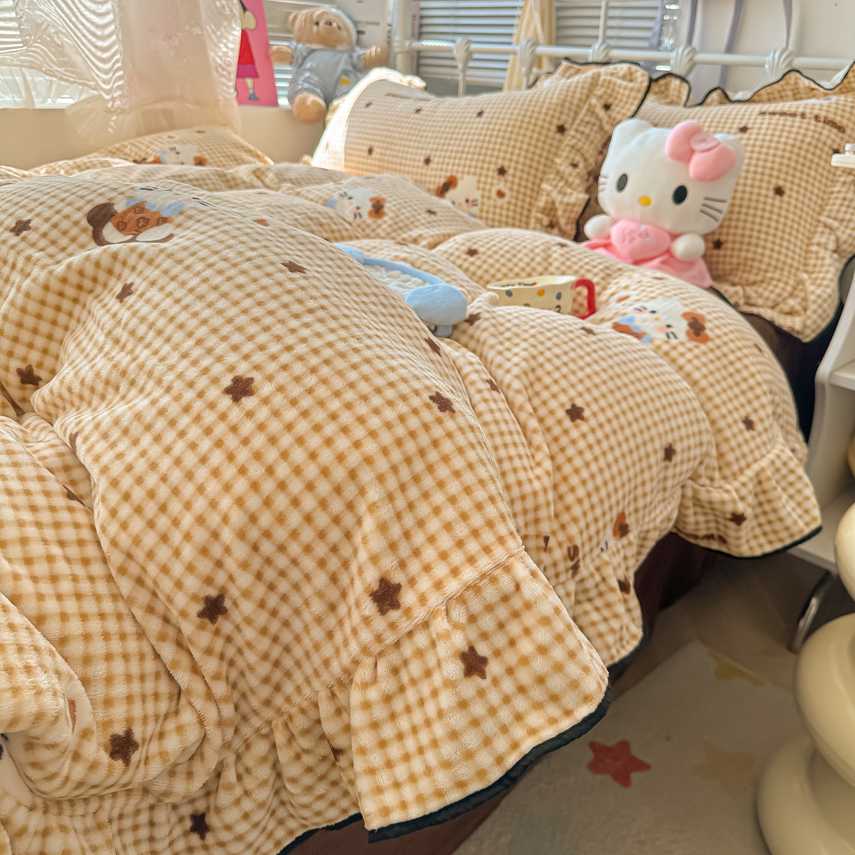 91家纺网 家纺一手货源 找家纺 韩都家居 2025新款亲肤舒适韩版温暖牛奶绒四件套-花边款 星星猫咪