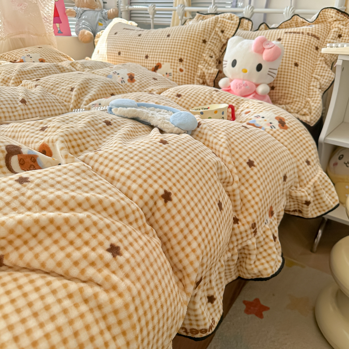 91家纺网 家纺一手货源 找家纺 韩都家居 2025新款亲肤舒适韩版温暖牛奶绒四件套-花边款 星星猫咪