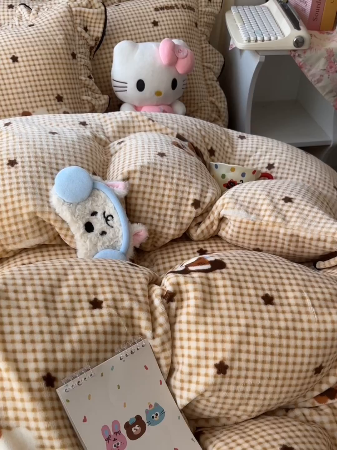 91家纺网 家纺一手货源 找家纺 韩都家居 2025新款亲肤舒适韩版温暖牛奶绒四件套-花边款 星星猫咪