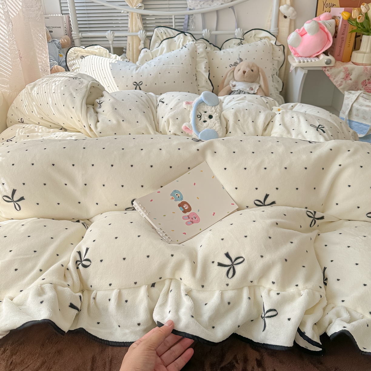 91家纺网 家纺一手货源 找家纺 韩都家居 2025新款亲肤舒适韩版温暖牛奶绒四件套-花边款 时尚蝴蝶结