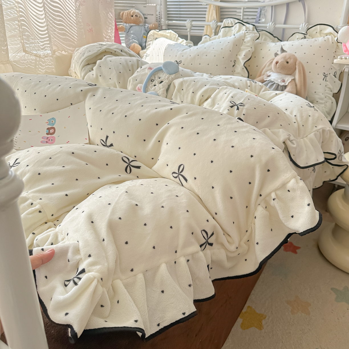 91家纺网 家纺一手货源 找家纺 韩都家居 2025新款亲肤舒适韩版温暖牛奶绒四件套-花边款 时尚蝴蝶结