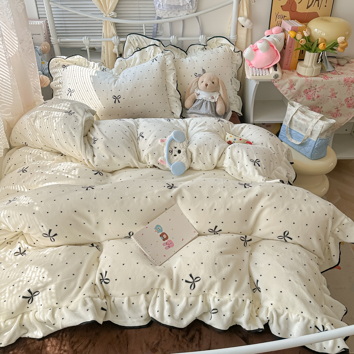 91家纺网 家纺一手货源 找家纺 韩都家居 2025新款亲肤舒适韩版温暖牛奶绒四件套-花边款 时尚蝴蝶结