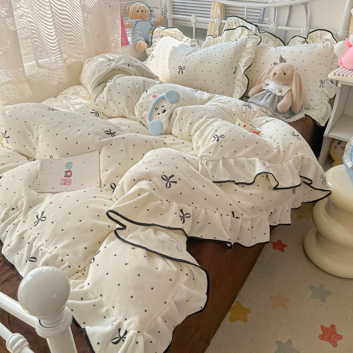 91家纺网 家纺一手货源 找家纺 韩都家居 2025新款亲肤舒适韩版温暖牛奶绒四件套-花边款 时尚蝴蝶结