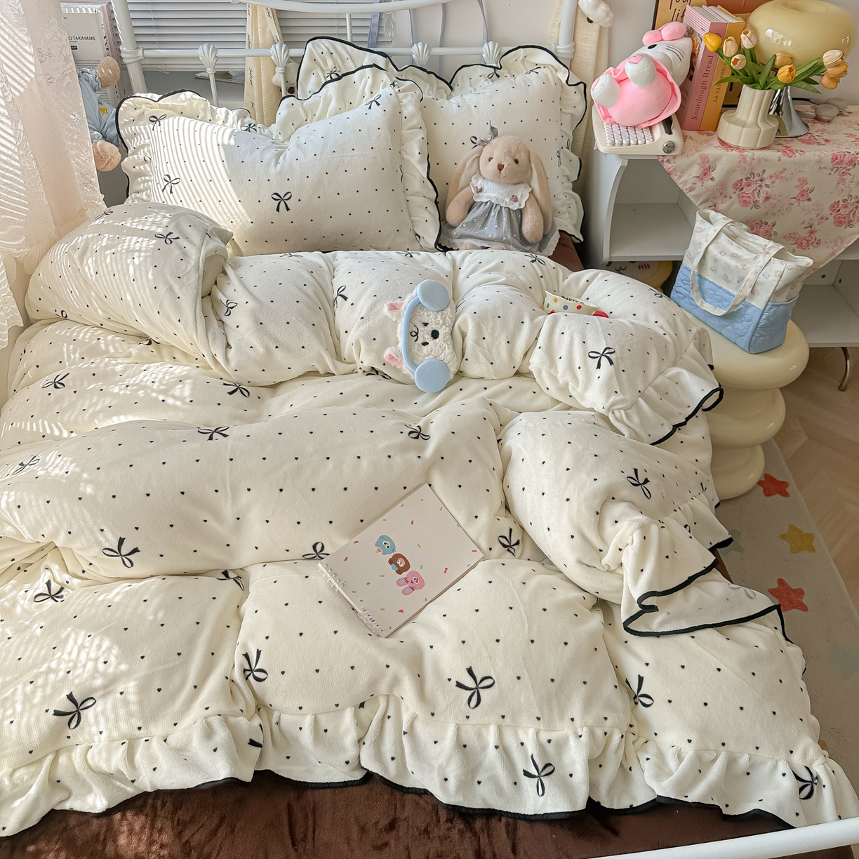 91家纺网 家纺一手货源 找家纺 韩都家居 2025新款亲肤舒适韩版温暖牛奶绒四件套-花边款 时尚蝴蝶结