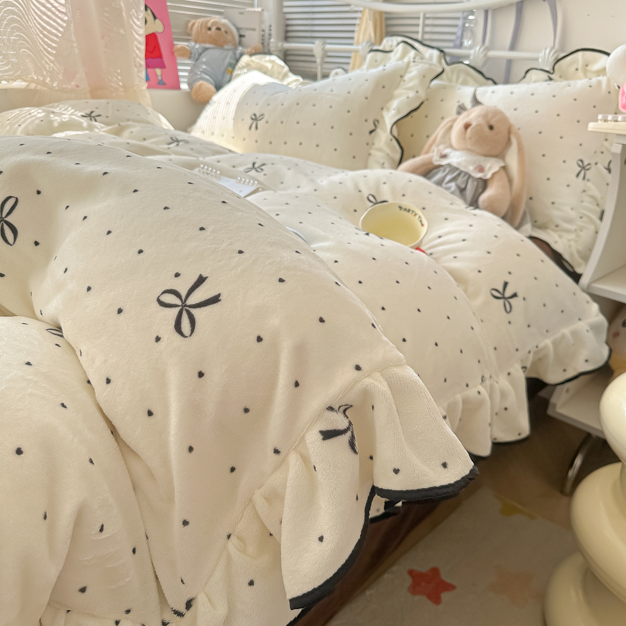 91家纺网 家纺一手货源 找家纺 韩都家居 2025新款亲肤舒适韩版温暖牛奶绒四件套-花边款 时尚蝴蝶结