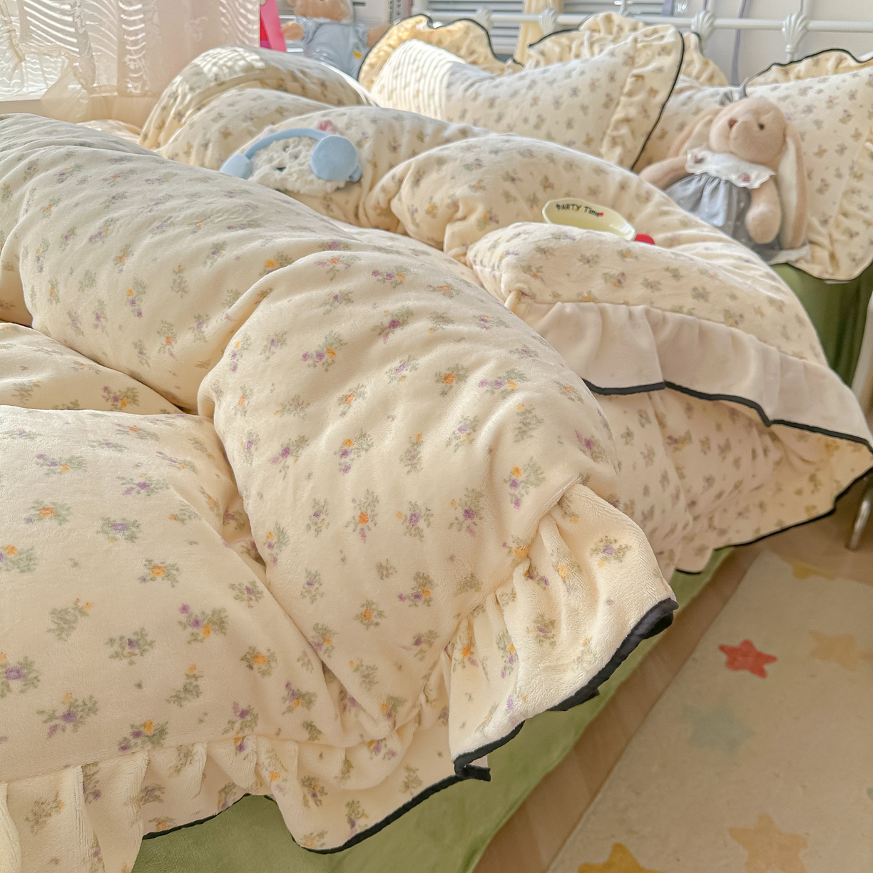 91家纺网 家纺一手货源 找家纺 韩都家居 2025新款亲肤舒适韩版温暖牛奶绒四件套-花边款 花苏