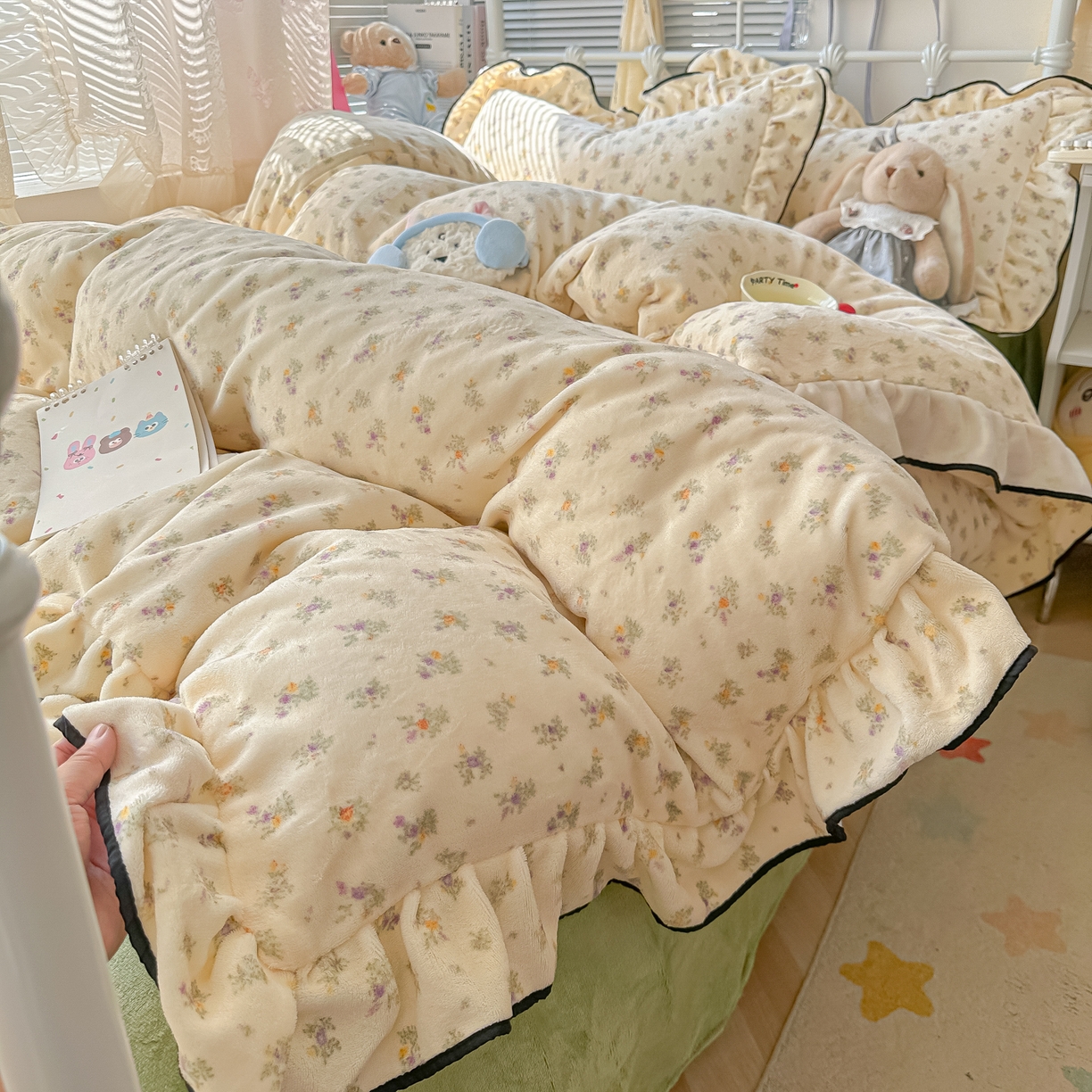 91家纺网 家纺一手货源 找家纺 韩都家居 2025新款亲肤舒适韩版温暖牛奶绒四件套-花边款 花苏