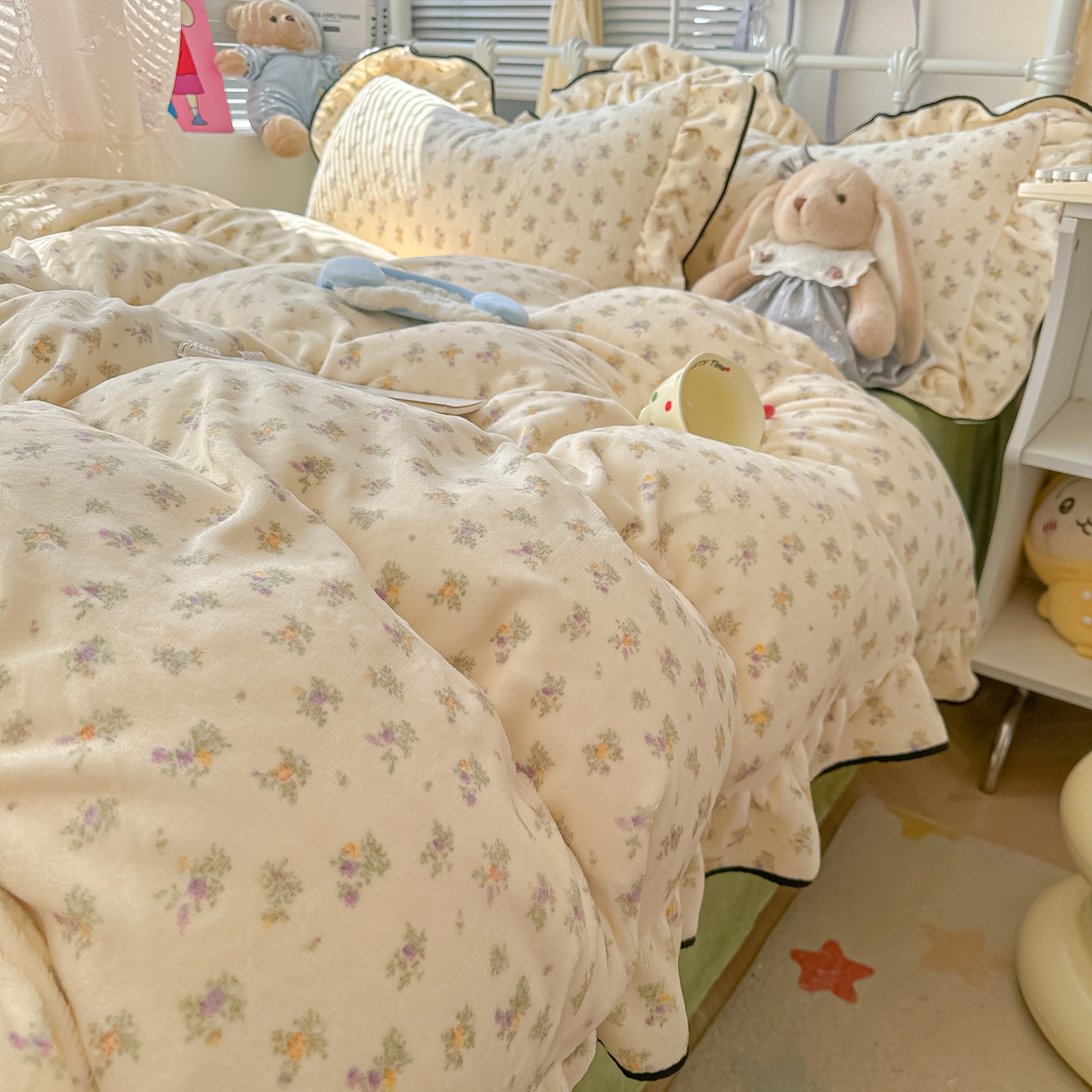 91家纺网 家纺一手货源 找家纺 韩都家居 2025新款亲肤舒适韩版温暖牛奶绒四件套-花边款 花苏