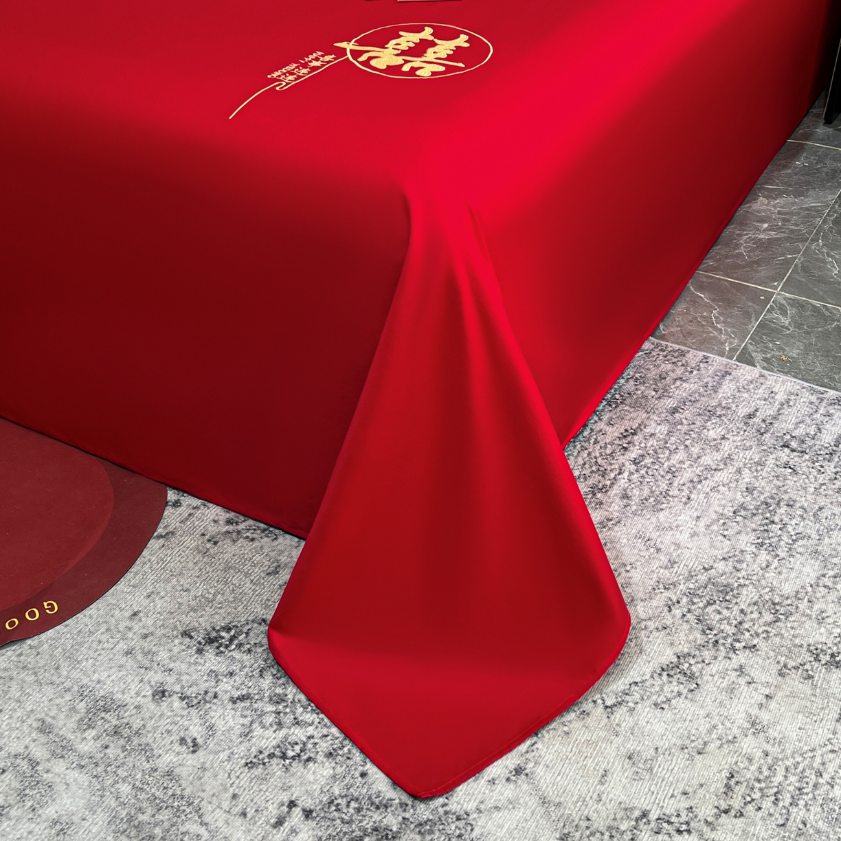 91家纺网 家纺一手货源 找家纺 极梦家纺 2025新款轻奢简约水洗磨毛婚庆系列单品床单大红床单 喜事连连