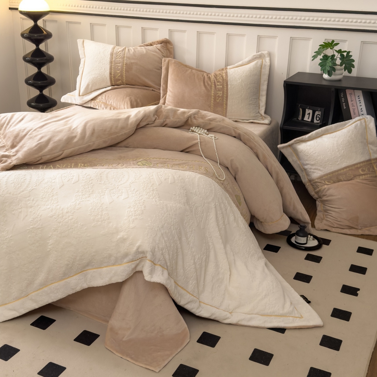 91家纺网 家纺一手货源 找家纺 言熙居家纺 2025新款A类A版牛奶雕花绒B版全消光牛奶绒四件套-花季 花季-奶茶棕