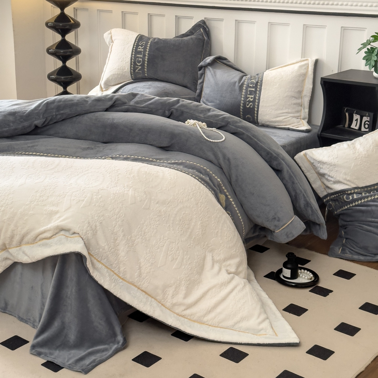 91家纺网 家纺一手货源 找家纺 （总）言熙居家纺 2025新款A类A版牛奶雕花绒B版全消光牛奶绒四件套-花季