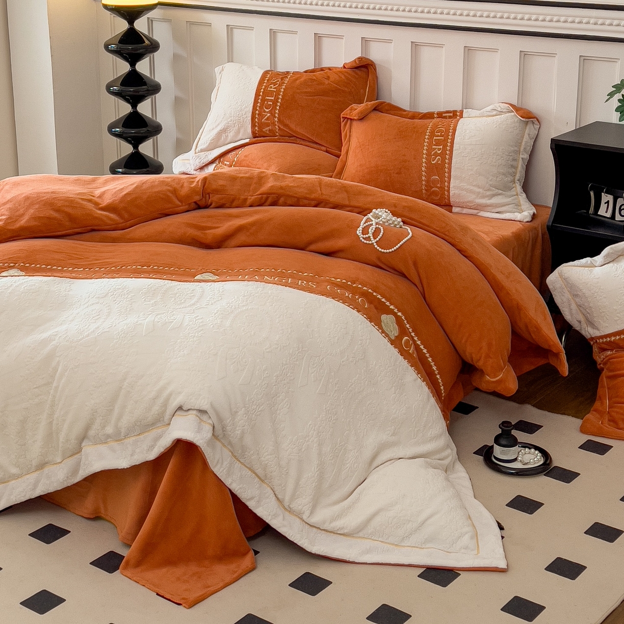91家纺网 家纺一手货源 找家纺 言熙居家纺 2025新款A类A版牛奶雕花绒B版全消光牛奶绒四件套-花季 花季-暖阳橙