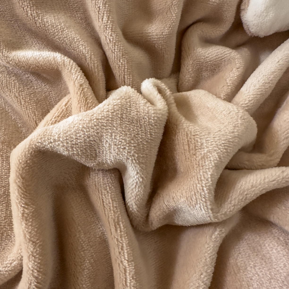 91家纺网 家纺一手货源 找家纺 言熙居家纺 2025新款A类A版牛奶雕花绒B版全消光牛奶绒四件套-花季 花季-奶茶棕