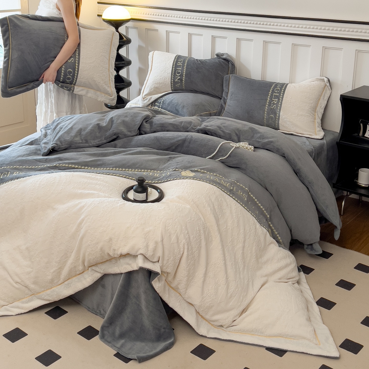 91家纺网 家纺一手货源 找家纺 言熙居家纺 2025新款A类A版牛奶雕花绒B版全消光牛奶绒四件套-花季 花季-高级灰