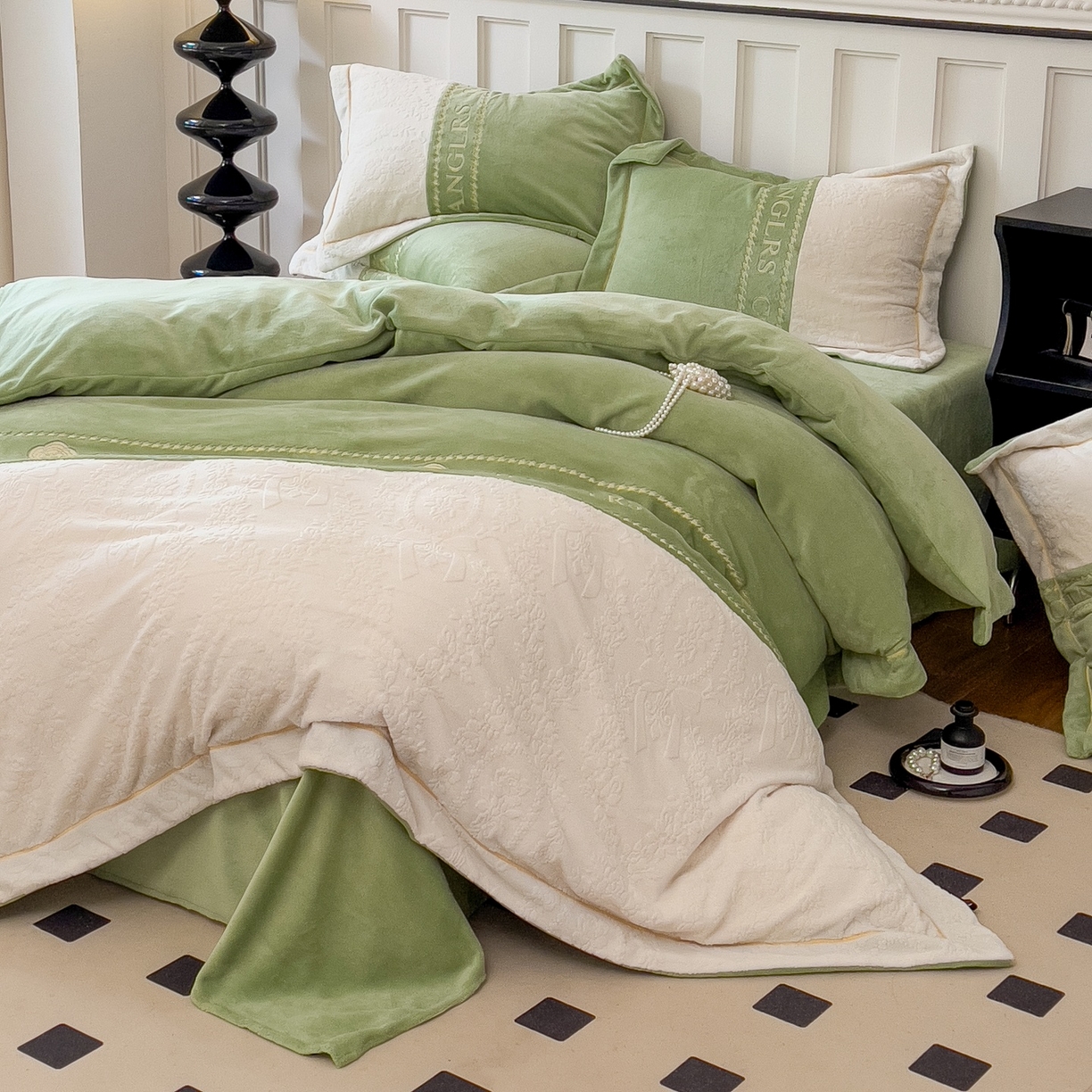 91家纺网 家纺一手货源 找家纺 言熙居家纺 2025新款A类A版牛奶雕花绒B版全消光牛奶绒四件套-花季 花季-竹林绿