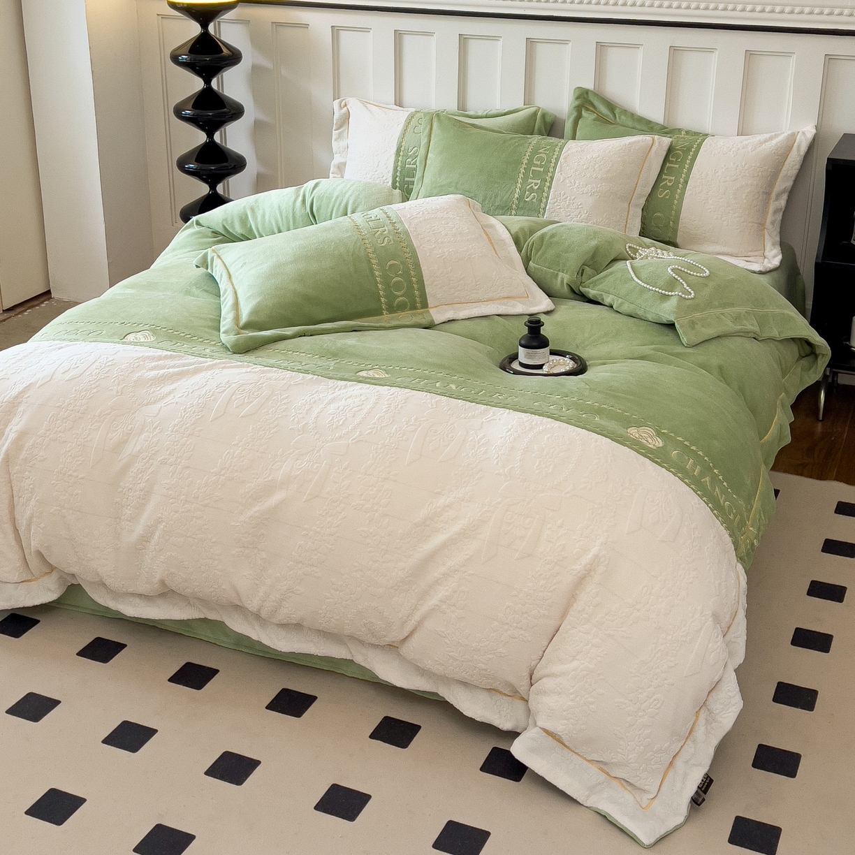 91家纺网 家纺一手货源 找家纺 言熙居家纺 2025新款A类A版牛奶雕花绒B版全消光牛奶绒四件套-花季 花季-竹林绿