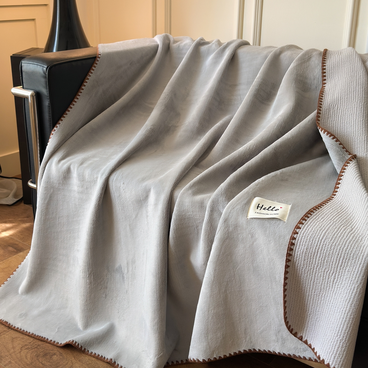 淑女公社家纺 2025新款秋冬新款贝壳边牛奶棉多功能盖毯 明月灰
