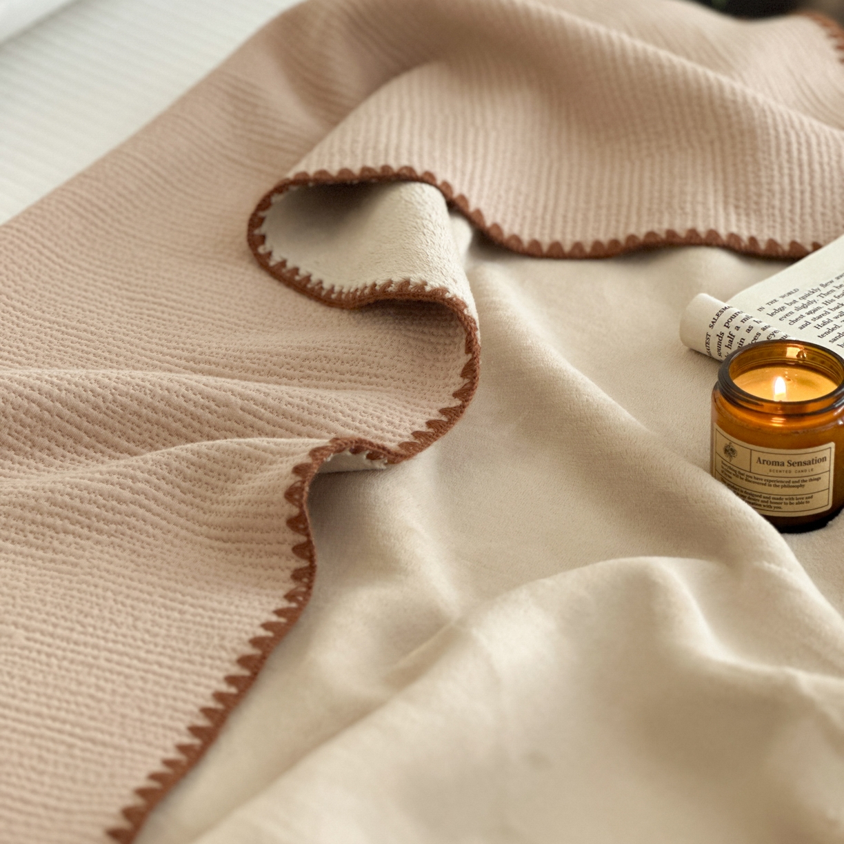 91家纺网 家纺一手货源 找家纺 淑女公社家纺 2025新款秋冬新款贝壳边牛奶棉多功能盖毯 奶茶咖