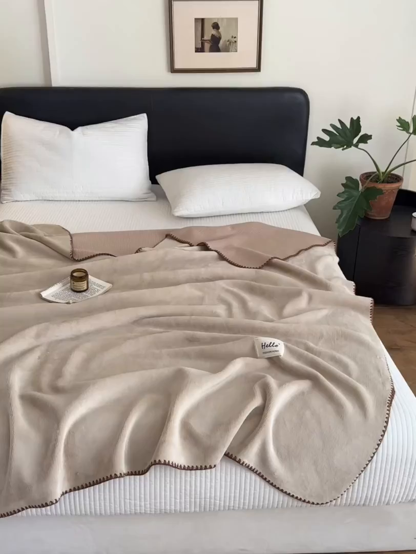 91家纺网 家纺一手货源 找家纺 淑女公社家纺 2025新款秋冬新款贝壳边牛奶棉多功能盖毯 奶茶咖