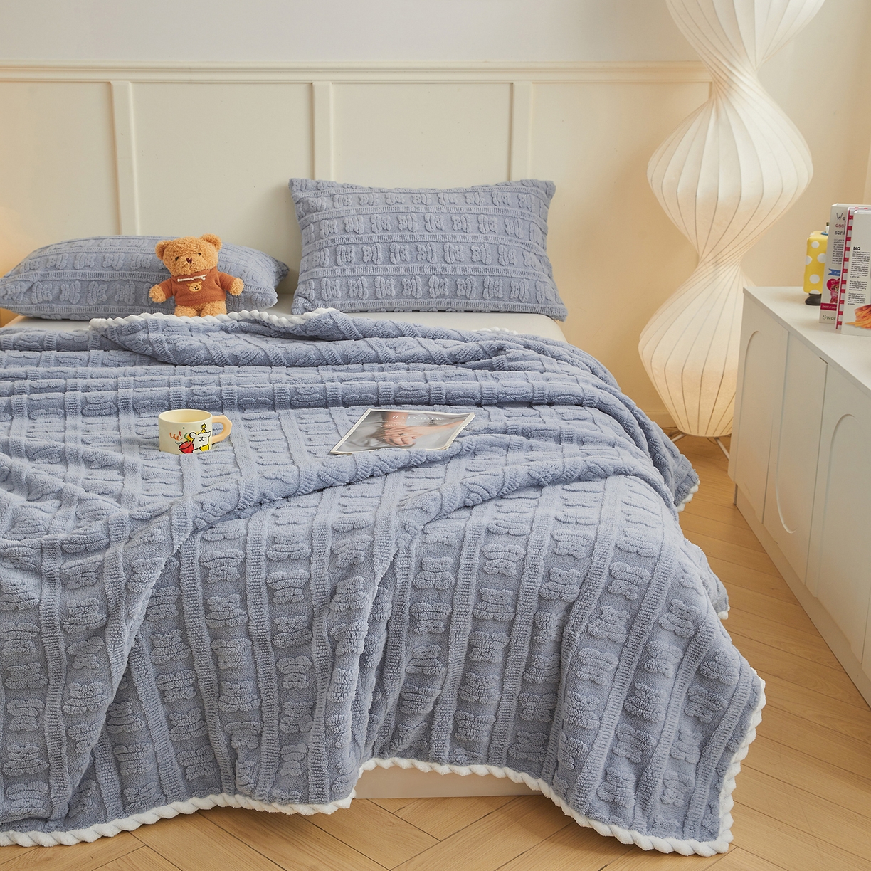 91家纺网 家纺一手货源 找家纺 （总）世纪绒品 2025新款A类立体牛奶绒雕花绒单层毛毯毯子-多宝熊