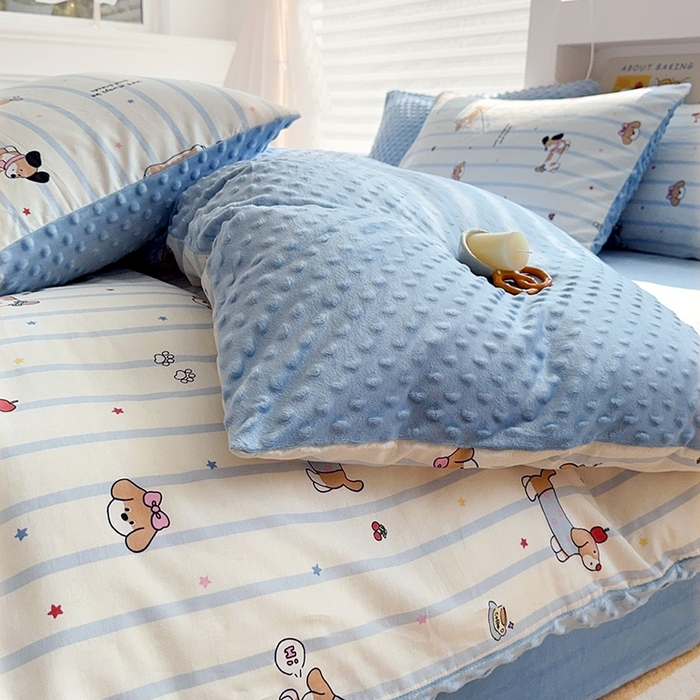 91家纺网 家纺一手货源 找家纺 优迈 2025学生季全棉高克重豆豆绒三四件套加厚保暖婴儿绒牛奶绒单被套单人双人被套加大号棉加绒三四件套 糖纸童年